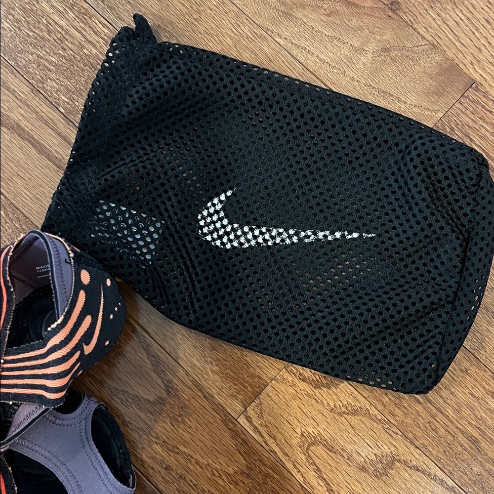 Nike Women’s Barre Wraps/Socks - Picture 6 of 6